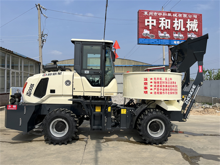 自上料混凝土攪拌車（全液壓）